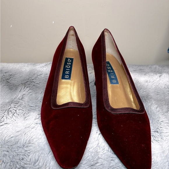 Elegant Red Velvet Heels - Picture 3 of 8